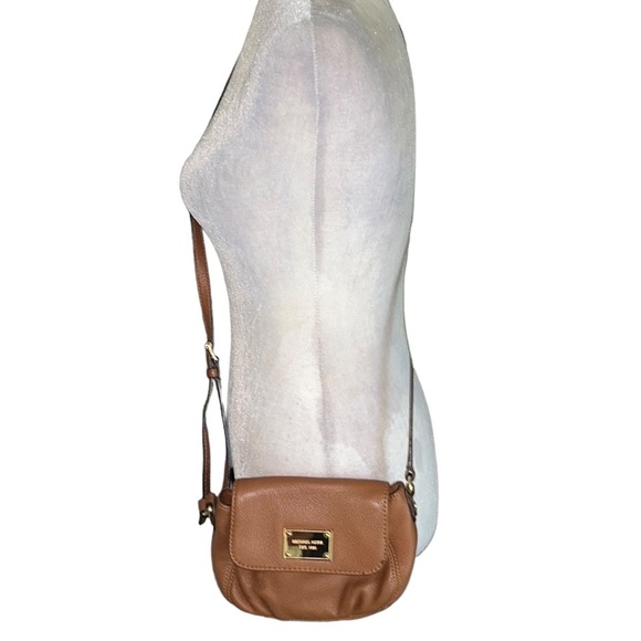 Michael Kors Luggage Brown Pebbled Leather Flap Jet Set Crossbody Mini Bag - Picture 2 of 16